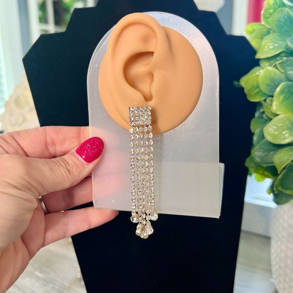 BREATHTAKING AND FUN LIGHT SILVER/CRYSTAL BLING EARRINGS